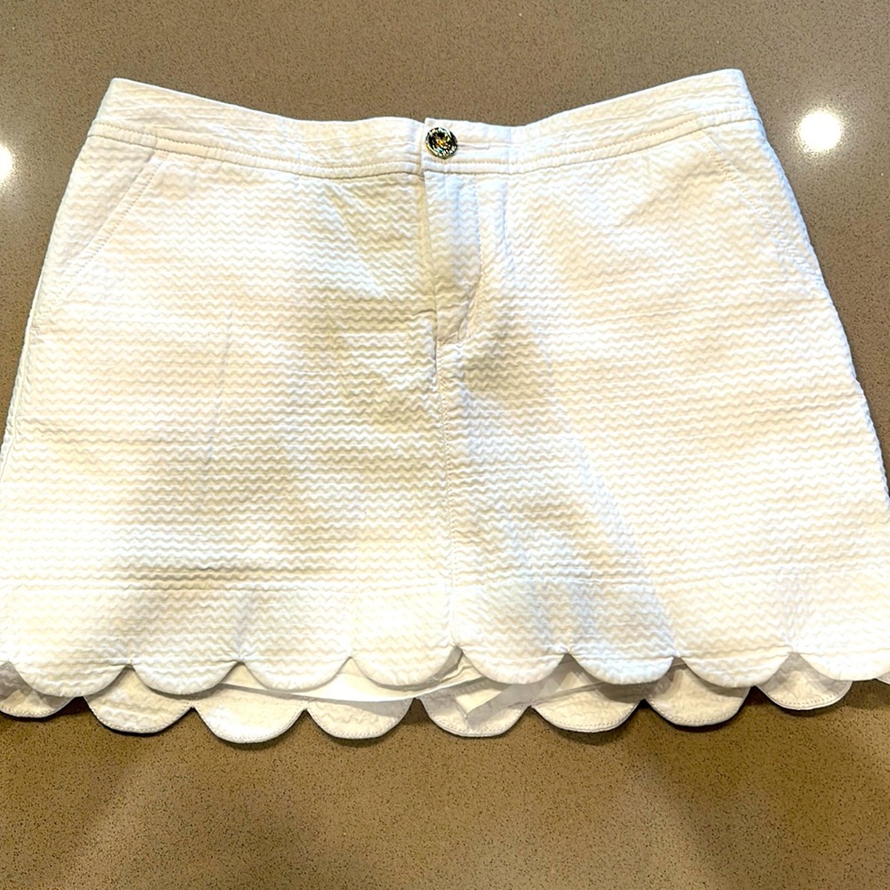 Lilly Pulitzer white skort scalloped edge
